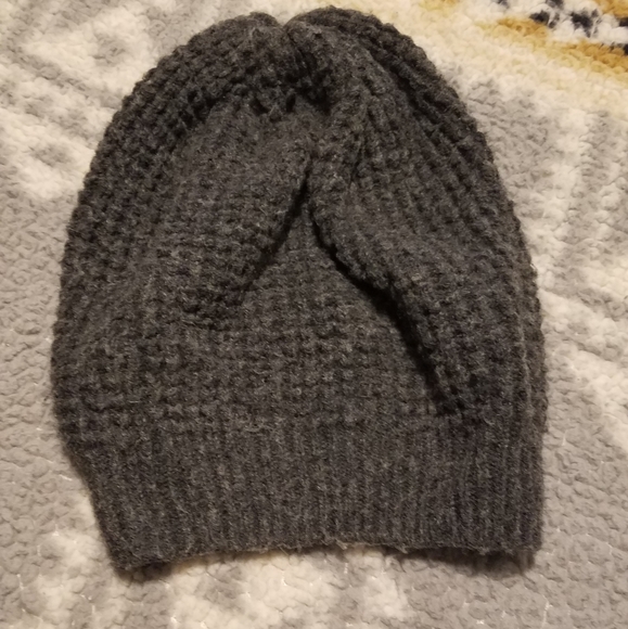 Slouchy charcoal grey beanie hat skull cat - Picture 3 of 3